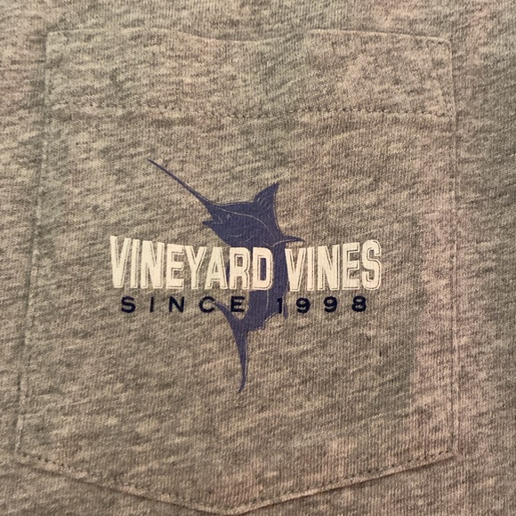 NWT men’s Vineyard Vines shirt. - Picture 2 of 6